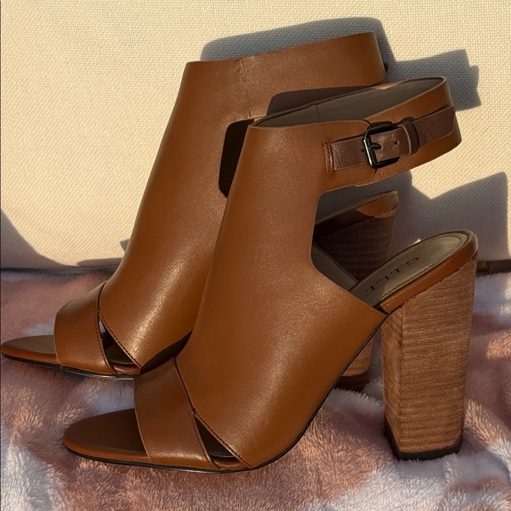 G.I.L.I. Tan Leather Block Heel Sandals, sz 7